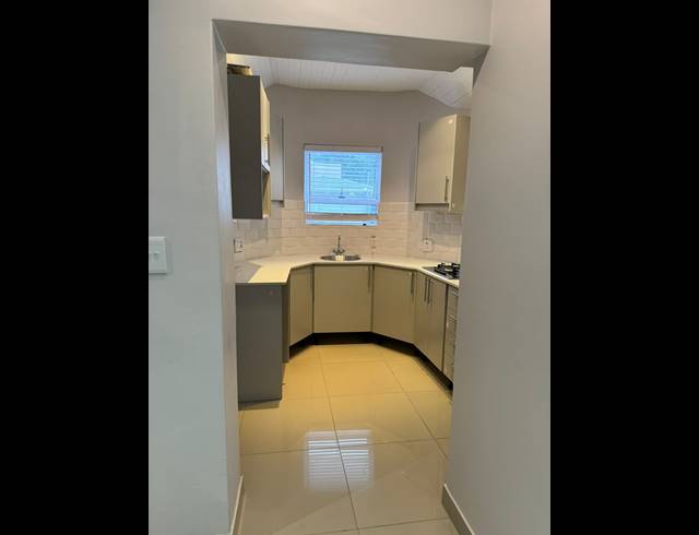 9 BEDROOM FREESTANDING FOR SALE IN TABLE VIEW